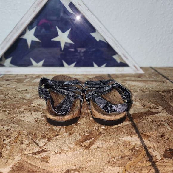 Orthaheel Sandals Women Black Yasmini Imitation Snake Hook & Loop Strap -SIZE  7 - Picture 4 of 6